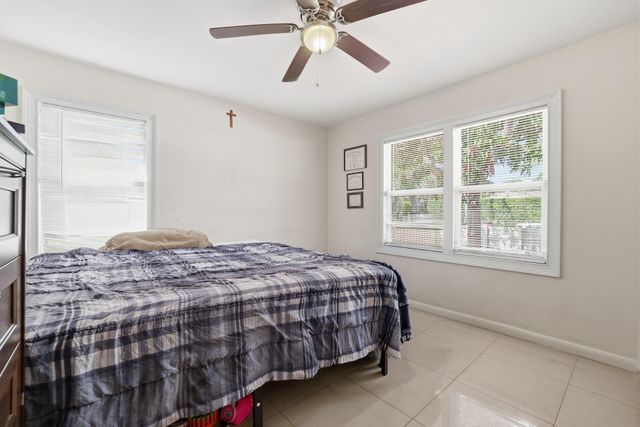 6600 Garden Avenue, West Palm Beach, FL 33405