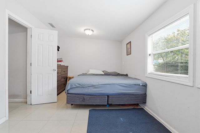 6600 Garden Avenue, West Palm Beach, FL 33405