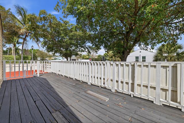 6600 Garden Avenue, West Palm Beach, FL 33405