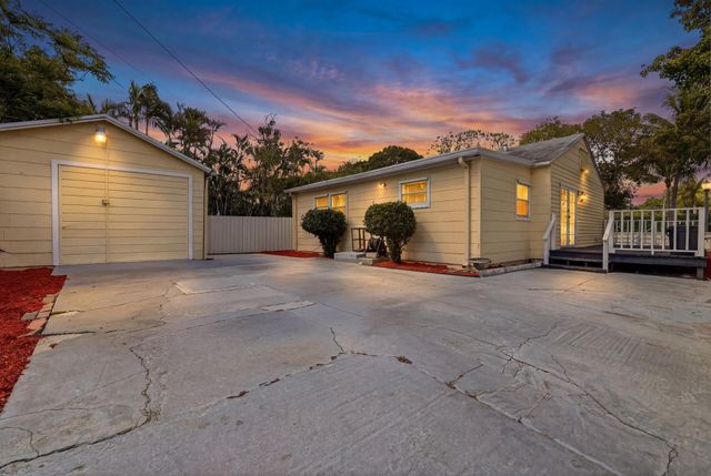 6600 Garden Avenue, West Palm Beach, FL 33405