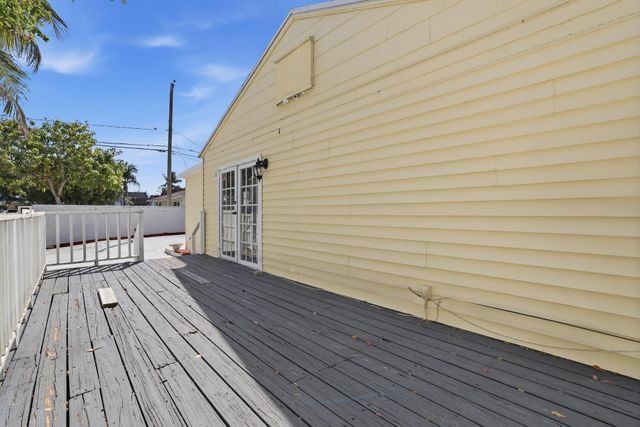 6600 Garden Avenue, West Palm Beach, FL 33405