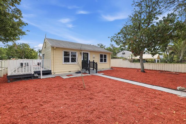 6600 Garden Avenue, West Palm Beach, FL 33405