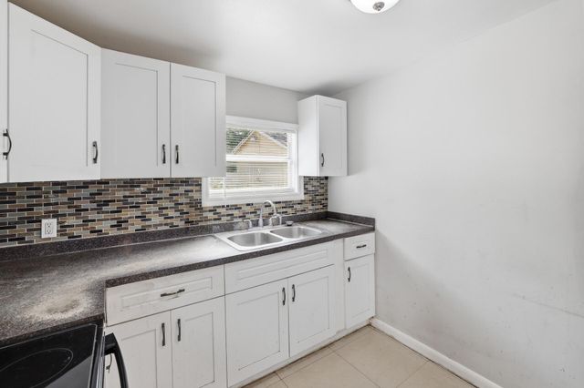 6600 Garden Avenue, West Palm Beach, FL 33405