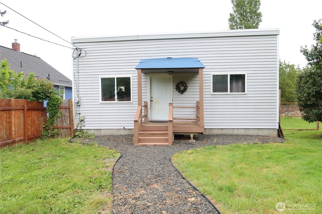 1405 Flower Avenue, Port Orchard, WA 98366