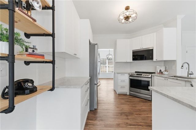 3925 Charlemagne Way SW, Marietta, GA 30064