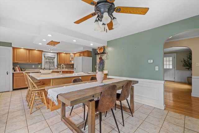 30 Saint Elmo Rd, Worcester, MA 01602