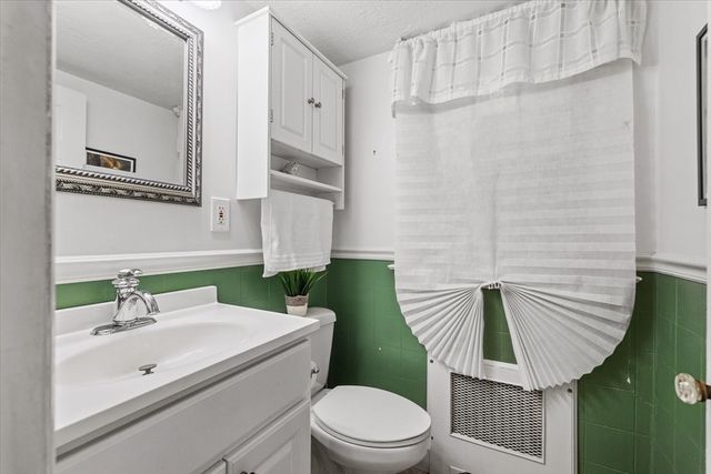 30 Saint Elmo Rd, Worcester, MA 01602