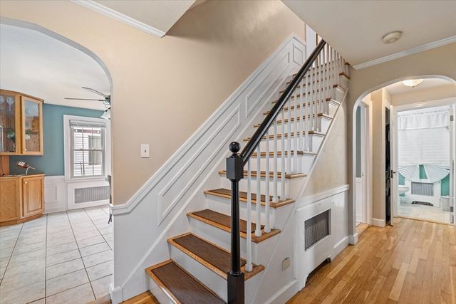 30 Saint Elmo Rd, Worcester, MA 01602