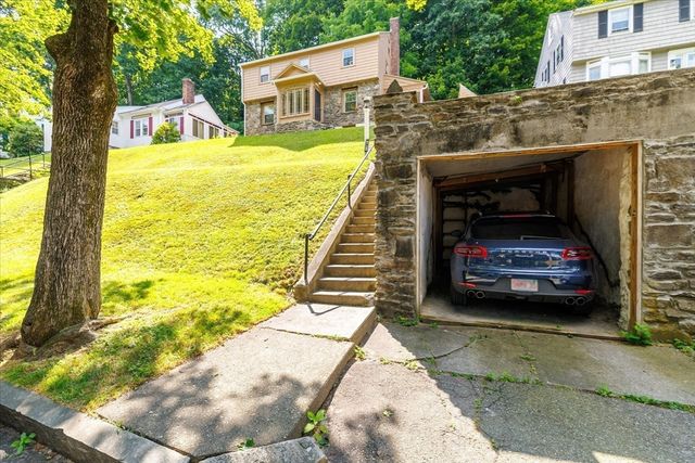 30 Saint Elmo Rd, Worcester, MA 01602