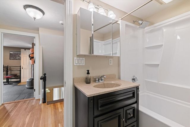 30 Saint Elmo Rd, Worcester, MA 01602