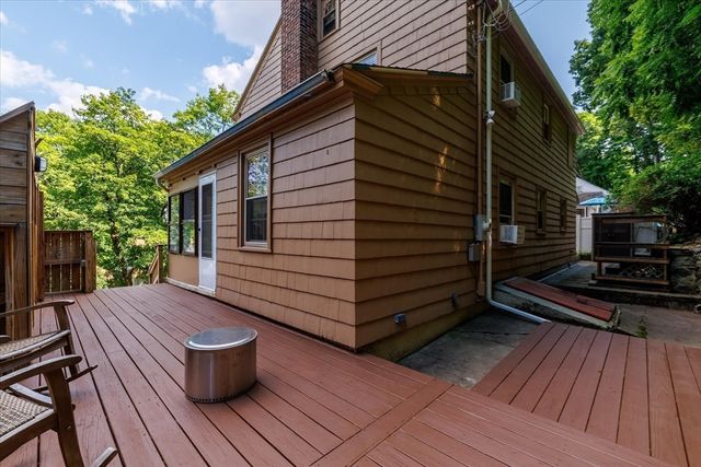 30 Saint Elmo Rd, Worcester, MA 01602