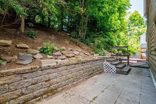30 Saint Elmo Rd, Worcester, MA 01602