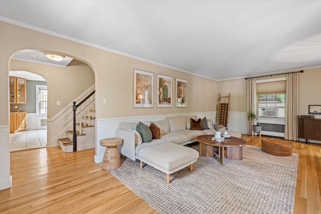 30 Saint Elmo Rd, Worcester, MA 01602