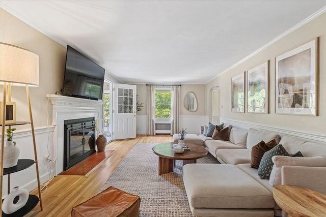 30 Saint Elmo Rd, Worcester, MA 01602