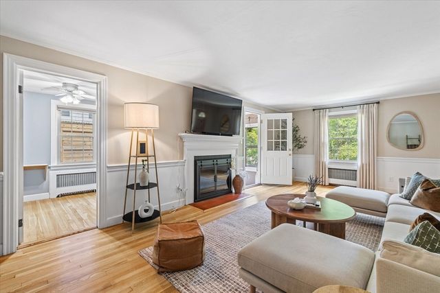 30 Saint Elmo Rd, Worcester, MA 01602
