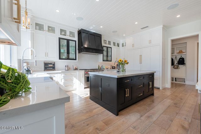 224 Lake Sherwood Drive, Lake Sherwood, CA 91361