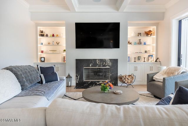 224 Lake Sherwood Drive, Lake Sherwood, CA 91361