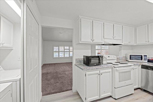 8272 Summer Falls Cir, Sacramento, CA 95828