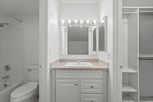 8272 Summer Falls Cir, Sacramento, CA 95828