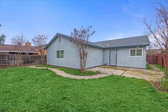 8272 Summer Falls Cir, Sacramento, CA 95828