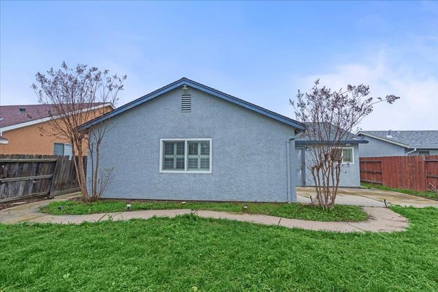 8272 Summer Falls Cir, Sacramento, CA 95828