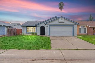 8272 Summer Falls Cir, Sacramento, CA 95828