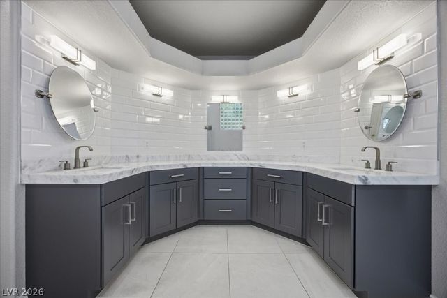 8105 Lake Hills Drive, Las Vegas, NV 89128