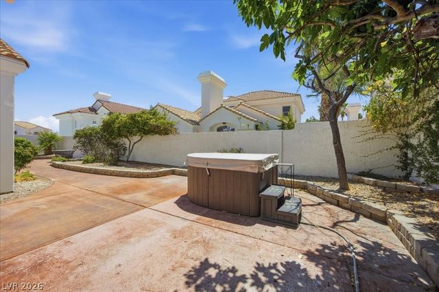 8105 Lake Hills Drive, Las Vegas, NV 89128