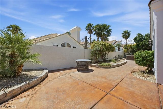 8105 Lake Hills Drive, Las Vegas, NV 89128