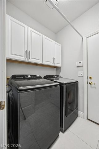 8105 Lake Hills Drive, Las Vegas, NV 89128