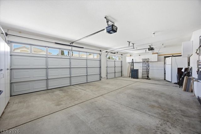 8105 Lake Hills Drive, Las Vegas, NV 89128