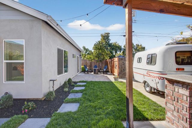 329 Pleasant St, Roseville, CA 95678