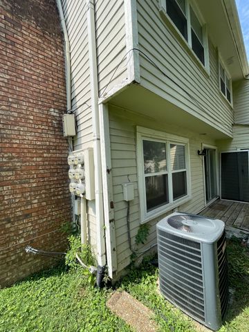 825 Longhunter Ct, Nashville, TN 37217