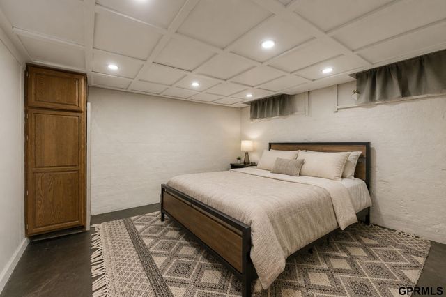 115 S 50Th Street, Omaha, NE 68132