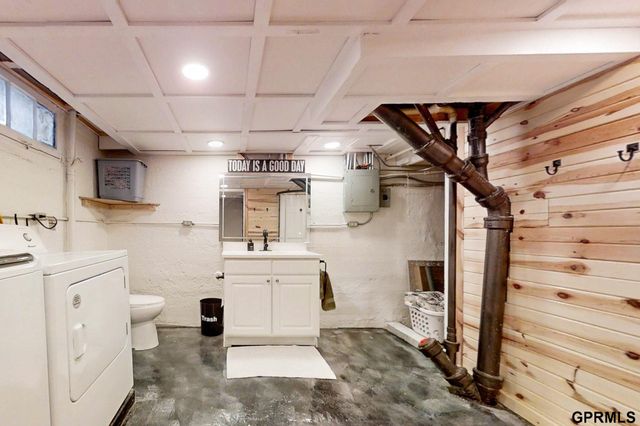 115 S 50Th Street, Omaha, NE 68132