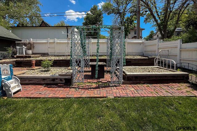 115 S 50Th Street, Omaha, NE 68132