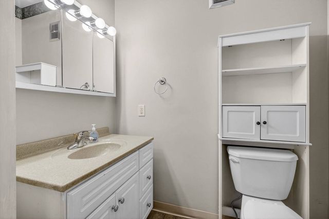 908 Grand Court, Davenport, IA 52803