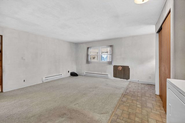 908 Grand Court, Davenport, IA 52803