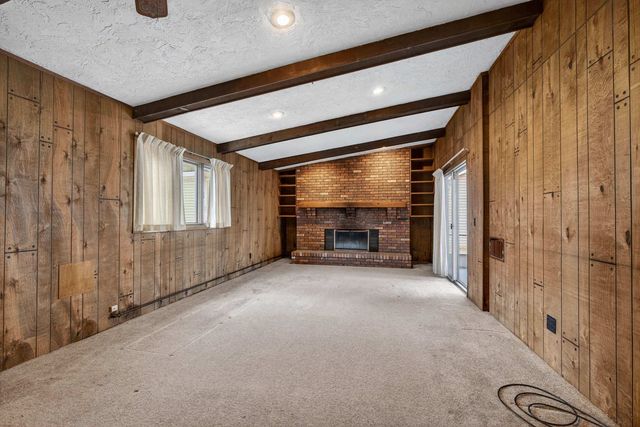 908 Grand Court, Davenport, IA 52803