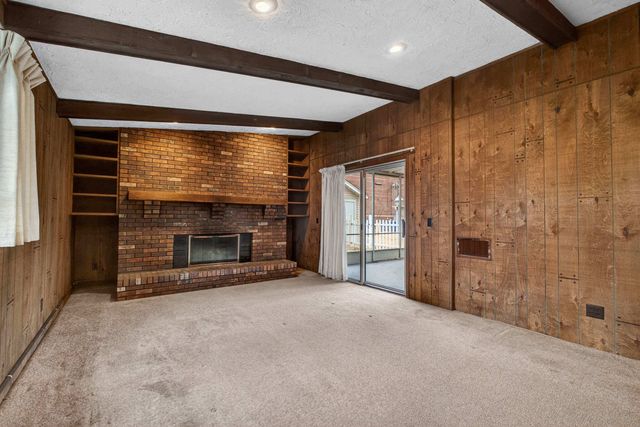 908 Grand Court, Davenport, IA 52803