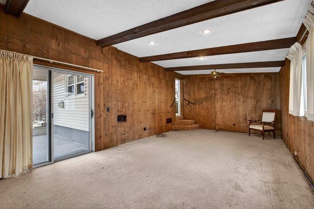 908 Grand Court, Davenport, IA 52803