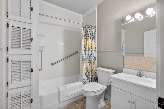 908 Grand Court, Davenport, IA 52803