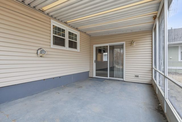 908 Grand Court, Davenport, IA 52803