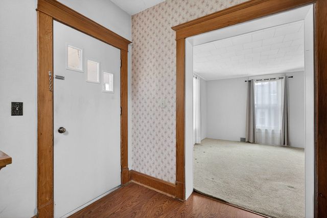 908 Grand Court, Davenport, IA 52803