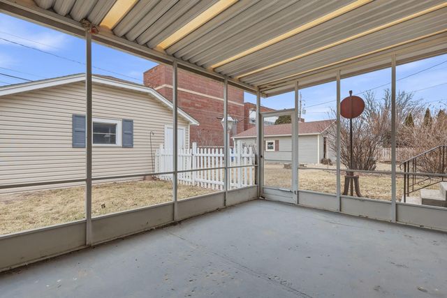 908 Grand Court, Davenport, IA 52803