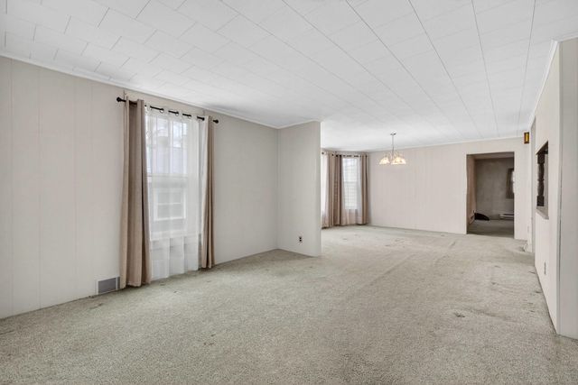 908 Grand Court, Davenport, IA 52803