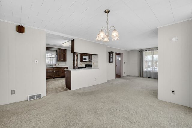 908 Grand Court, Davenport, IA 52803