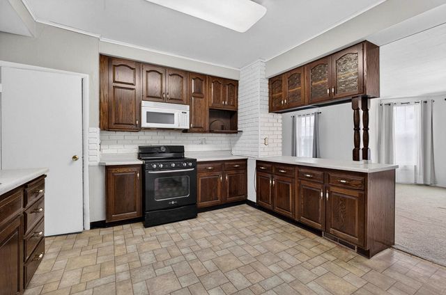 908 Grand Court, Davenport, IA 52803