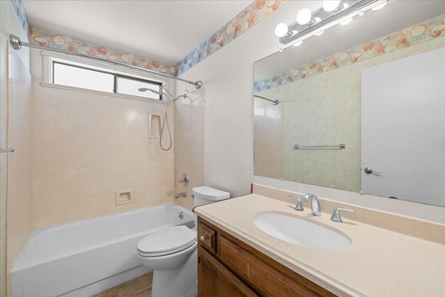 1183 Progress Drive A, Medford, OR 97504