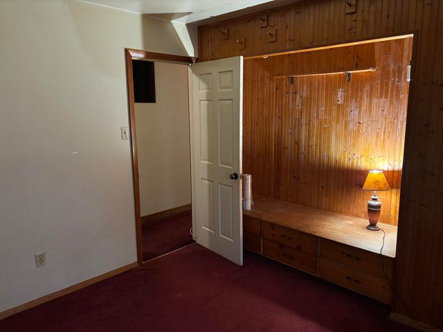 709 Governor Road, Valparaiso, IN 46385